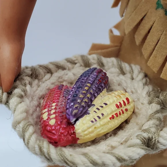 Avon Porcelain Figurine International Collection Tasime Native American Indian - Picture 5 of 15